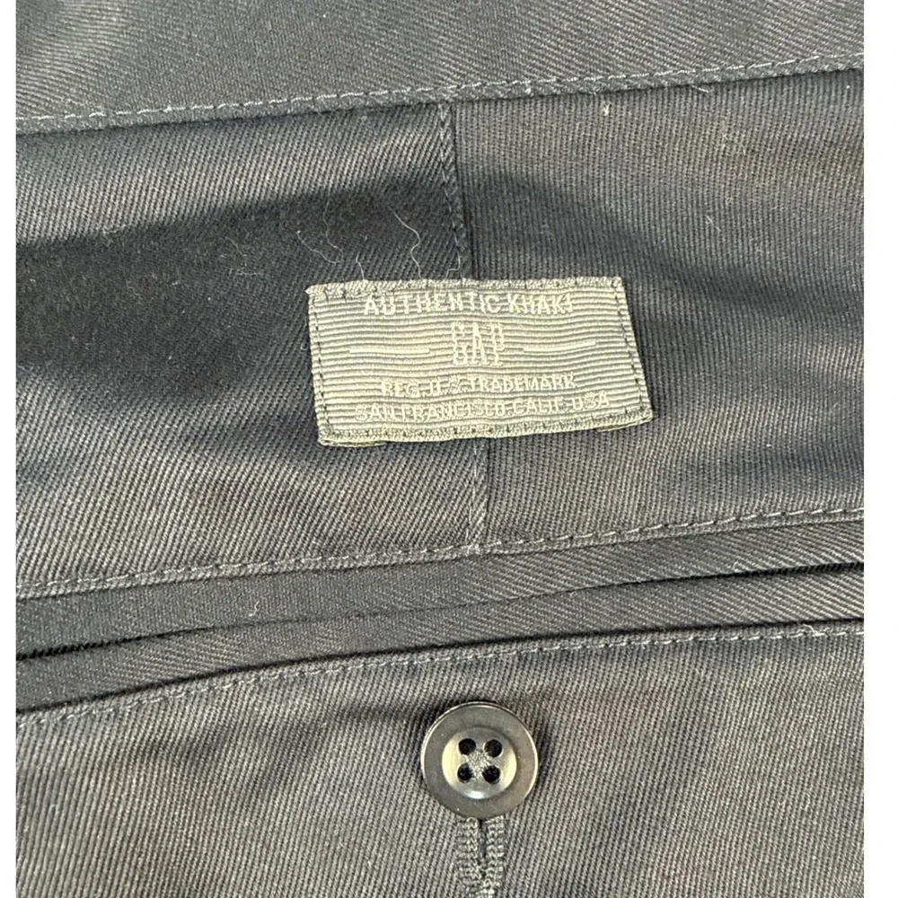 Gap Khakis Mens 32 Navy Blue Pleated Relaxed Fit Chino Shorts